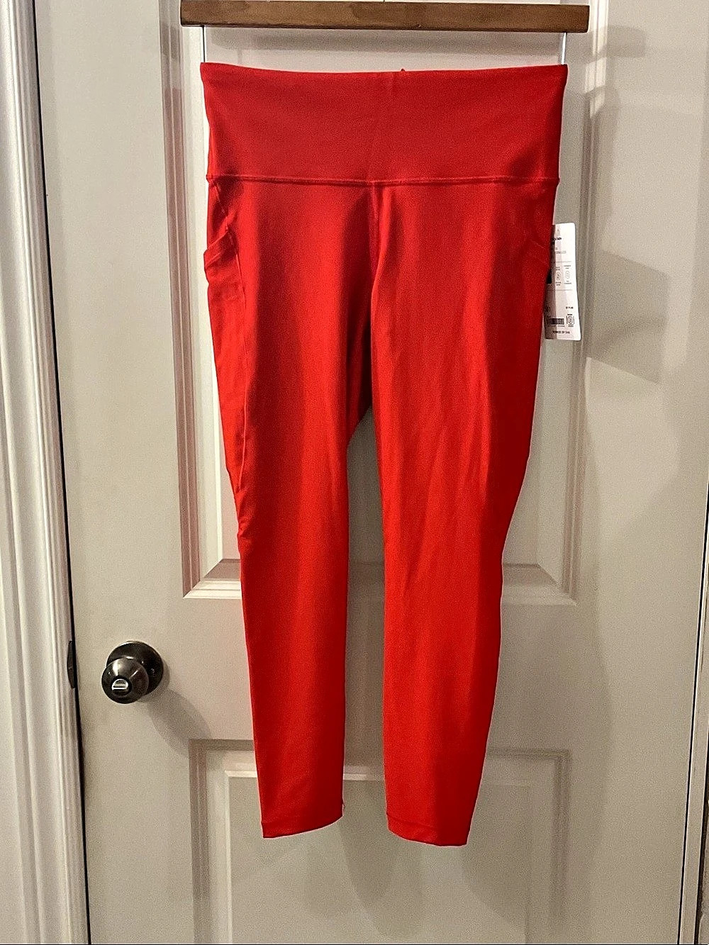Athleta Interval Stash 7/8 Tight Red Leggings MEDIUM